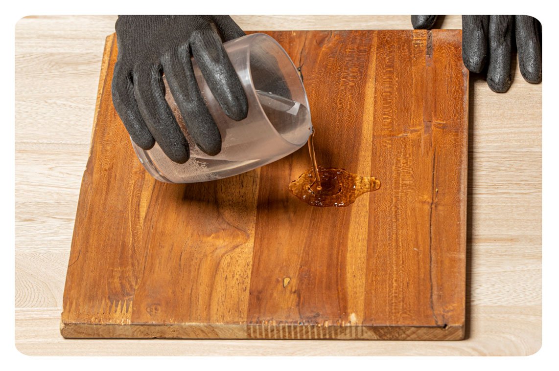 Aplicación de Impra sobre tablas de madera
